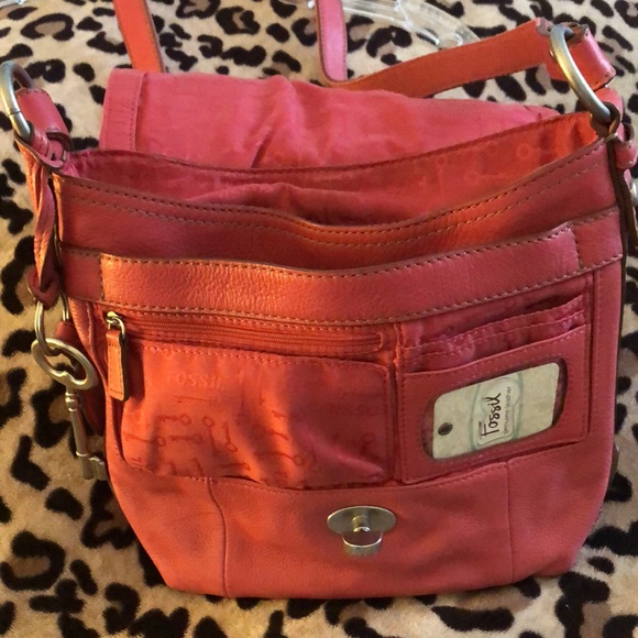 FOSSIL pink leather crossbody/shoulder bag. - Picture 6 of 11